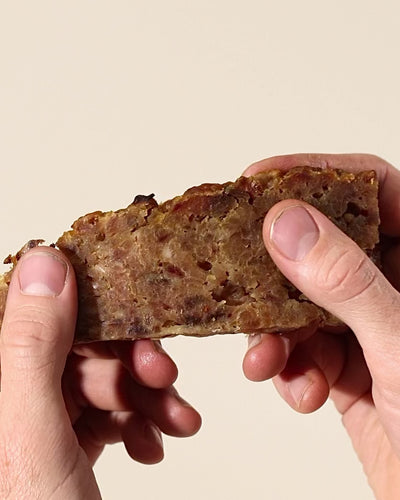 Soft and crumb-free texture video of pork & apple.