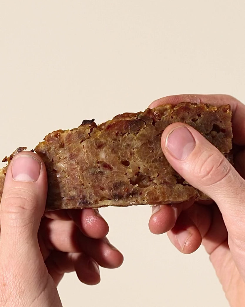 Soft and crumb-free texture video of pork & apple.